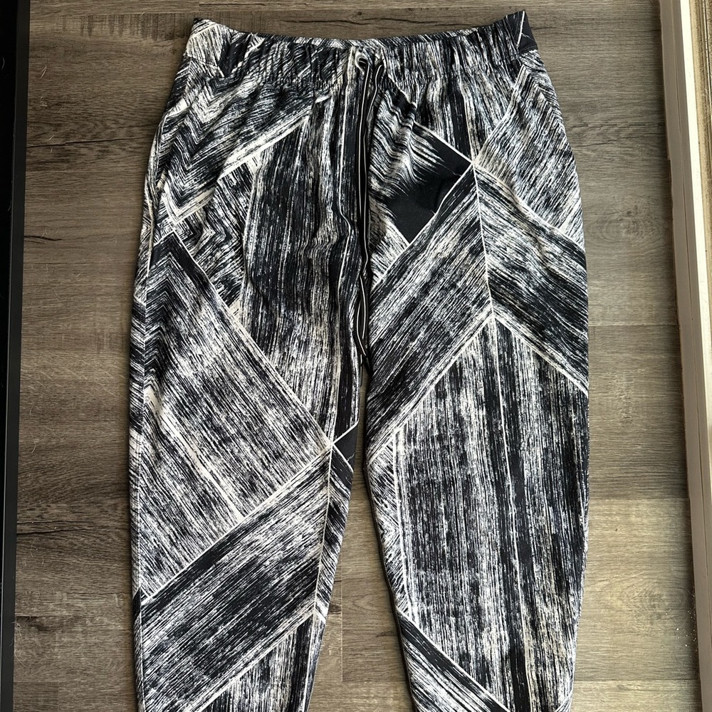 Lululemon Joggers (retro)